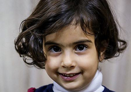 تصاویر/ هلنا دختر چهارساله شهید زمانی