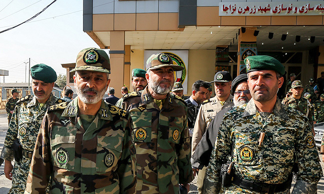 بازدید امیر موسوی از کارگاه های بهینه سازی نیروی زمینی ارتش