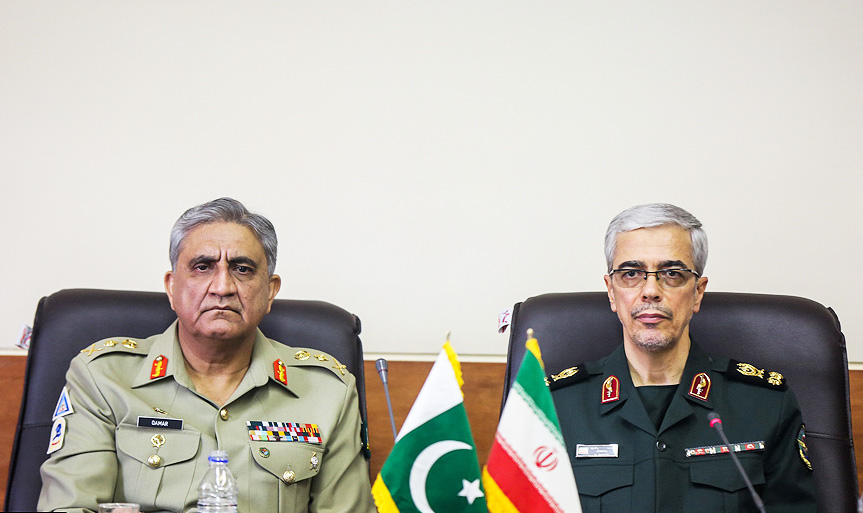 توسعه مناسبات دفاعی و امنیتی ایران و پاکستان/ مبارزه با زمینه‌های گسترش تروریسم در مرزهای دو کشور