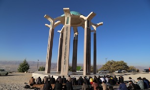 برگزاری مراسم زیارت عاشورا در جوار یادمان شهدای گمنام شهر یاسوج
