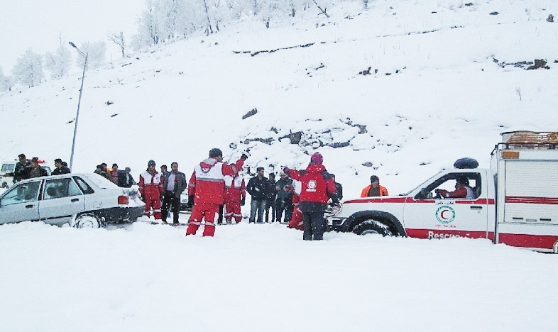 امداد رسانی به بیش از 7 هزار نفر گرفتار در برف و کولاک 12 استان/ امداد رسانی در 5 استان همچنان ادامه دارد