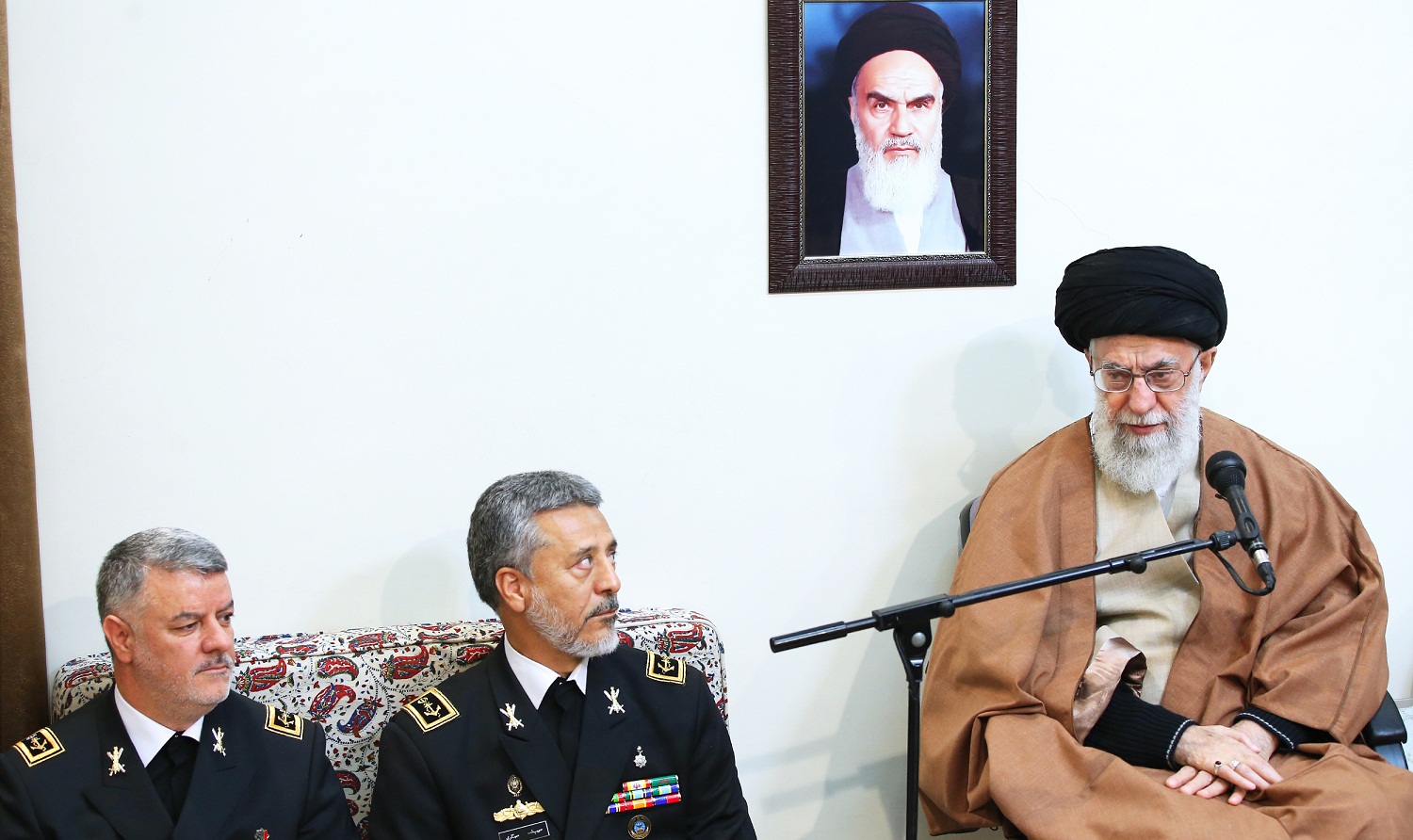 دیدار فرماندهان نیروی دریایی ارتش با امام خامنه‌ای