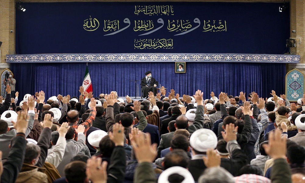 جمعی از مردم قم با رهبر معظم انقلاب اسلامی دیدار کردند