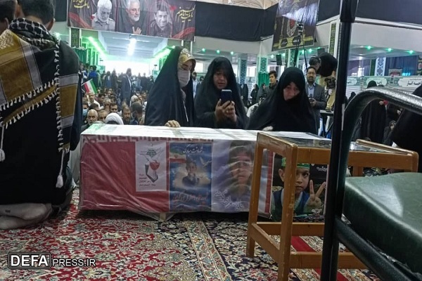 تشییع پیکر شهید دانش آموز حادثه تروریستی شیراز در کرمان+ تصاویر