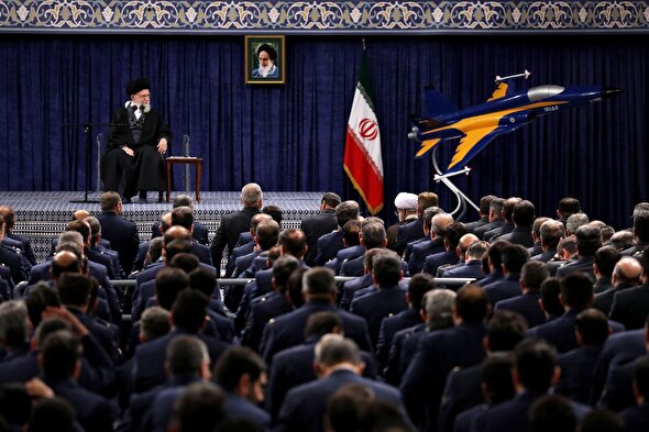 فیلم/ امام خامنه‌ای: جبهه دشمن برای خواص برنامه دارد