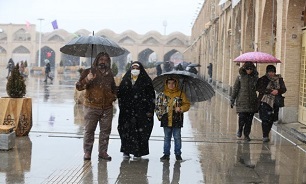 تصاویر / راهپیمایی بزرگ نیمه شعبان زیر بارش برف در اصفهان