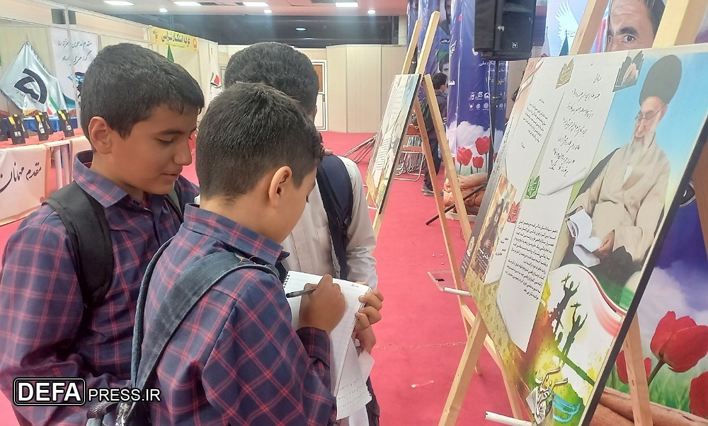 حضور چشمگیر نوجوانان در نمایشگاه ملی کتاب دفاع مقدس همدان