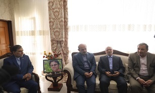 دیدار رئیس سازمان صدا و سیما با خانواده شهید «رضایی‌نژاد»