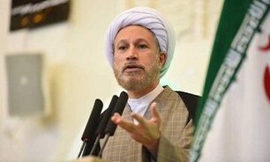 تاکید امام جمعه شیراز بر تثبیت جایگاه ایران در عرصه نبرد فرهنگی و اقتصادی