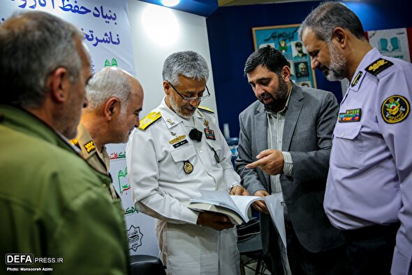 تصاویر/ بازدید امیر سیاری از سی‌وپنجمین نمایشگاه بین‌المللی کتاب تهران