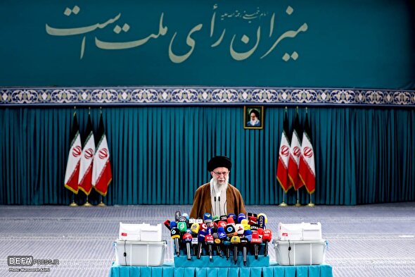 تصاویر/ حضور رهبر معظم انقلاب اسلامی در دور دوم انتخابات ۲۱ اردیبهشت ۱۴۰۳